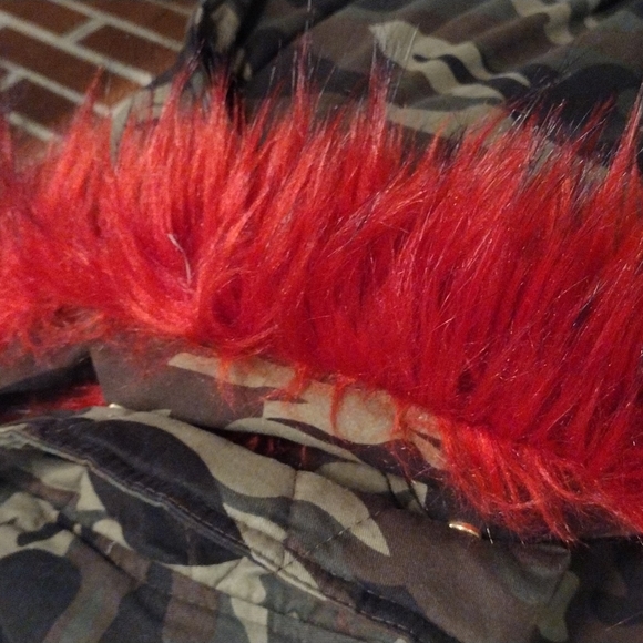 ANA, Women's Camo, Faux Fur Rim hood (removable) Size S. - Picture 4 of 10